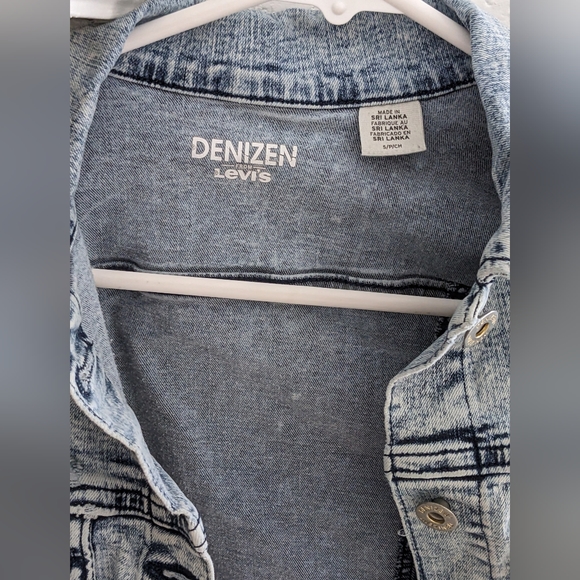 Denizen from Levi's Women's Jeans Jacket - Picture 3 of 16